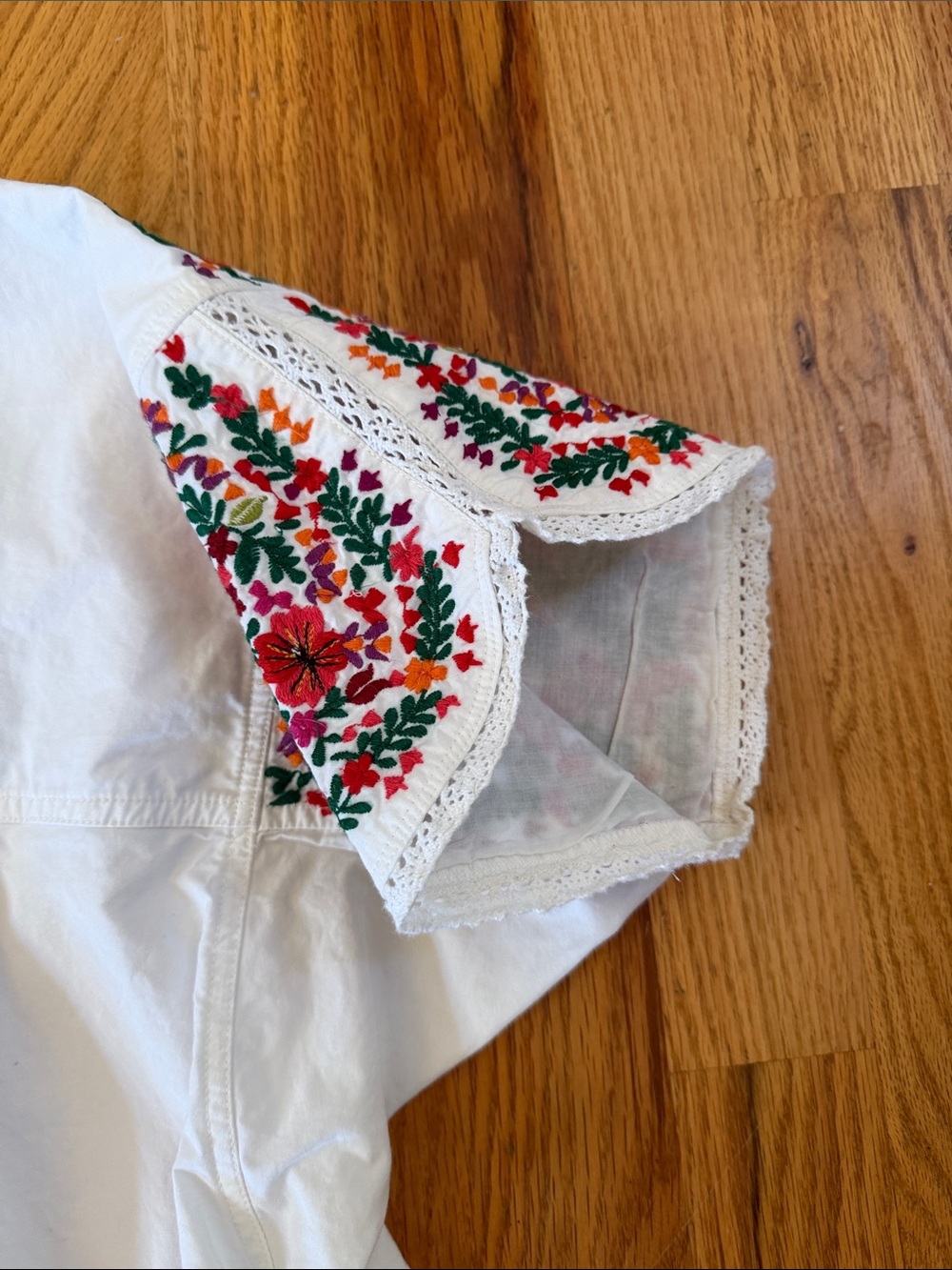 Madewell Embroidered White Mexican Peasant Blouse with Multicolor Floral Yoke M - Picture 8 of 10
